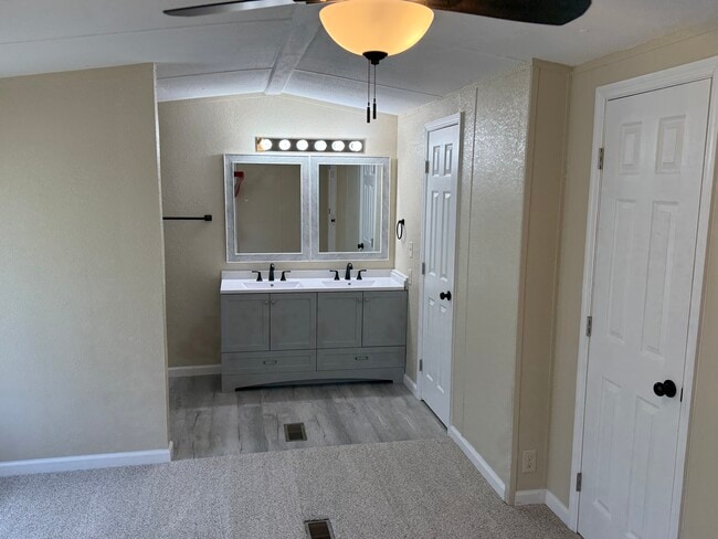 Building Photo - 111 Coffey Way