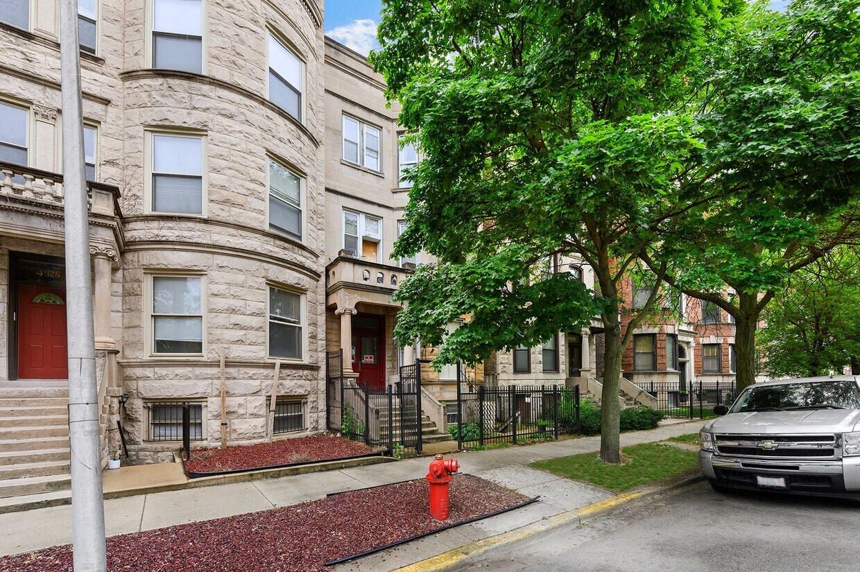 4929 S Vincennes Ave Apartment for Rent in Chicago, IL