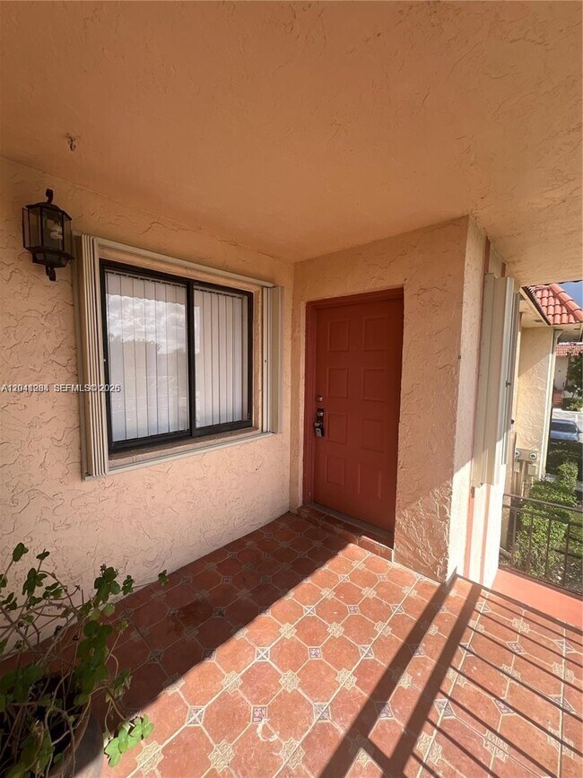 Building Photo - 379 Lakeview Dr