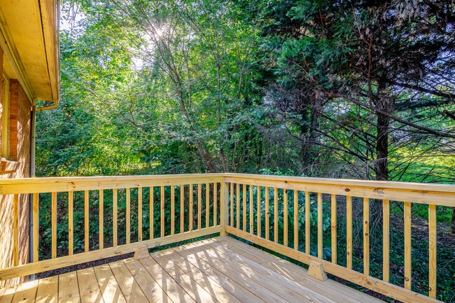 Building Photo - 887 Timberlake Dr