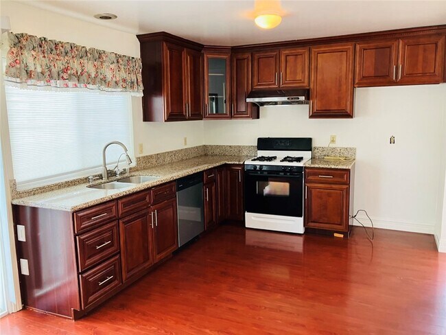 Foto del edificio - 3205 S Townsend St