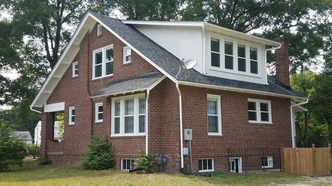 Building Photo - 943 S Crater Rd