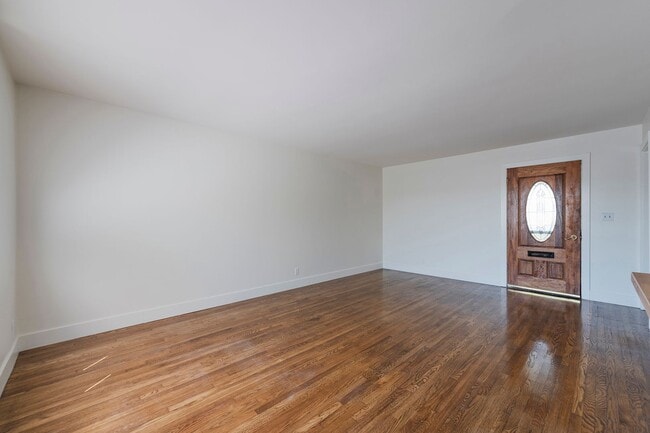 Building Photo - Gorgeously Renovated Harbor City 3-Bed Gem