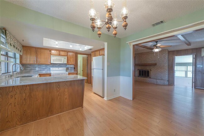 Building Photo - 307 10th St