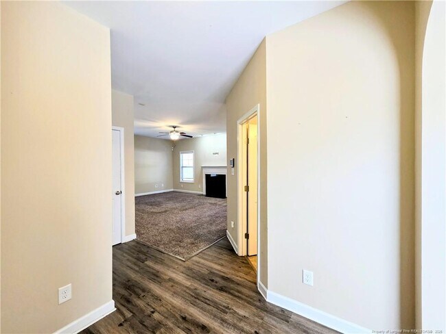 Building Photo - 389 Roanoke Dr