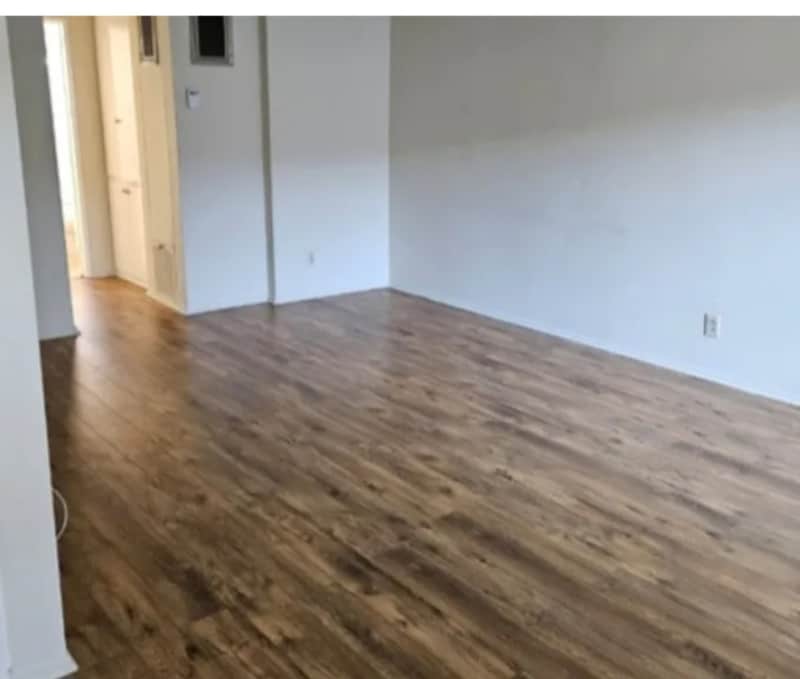 Building Photo - 447 W Elk Ave