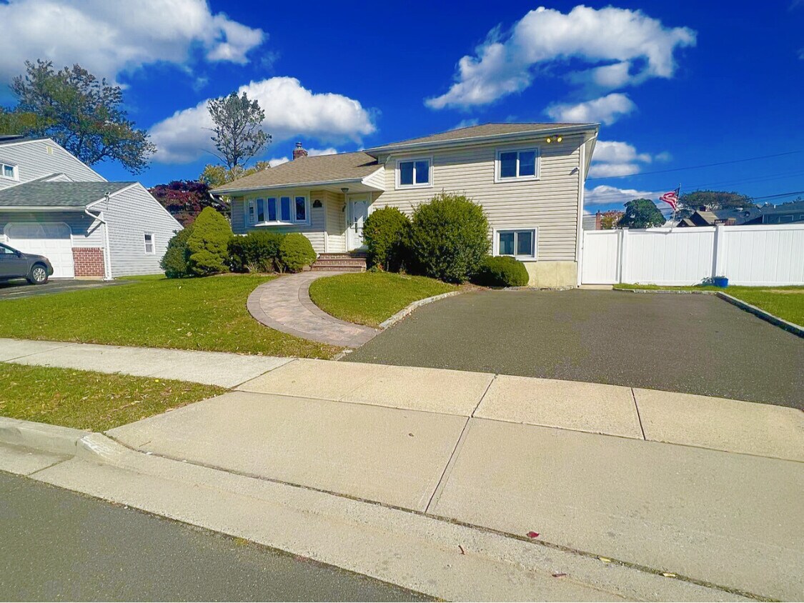 Building Photo - 57 Amherst Ln