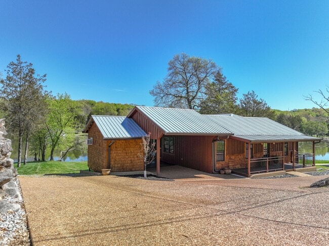Building Photo - 1120 Misty Lake Dr
