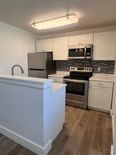 Building Photo - 801 Tiffany Dr W