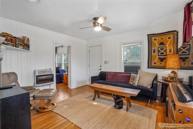 Building Photo - Apartment in Arlington Heights