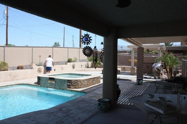 Building Photo - 3665 Clearwater Dr