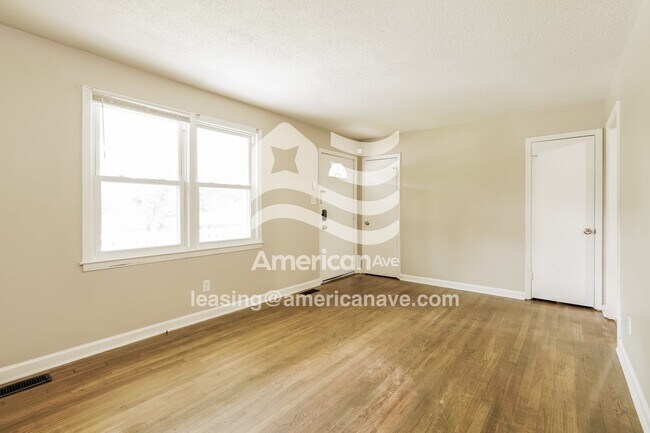 Foto del edificio - 2523 Meadowbrook Dr