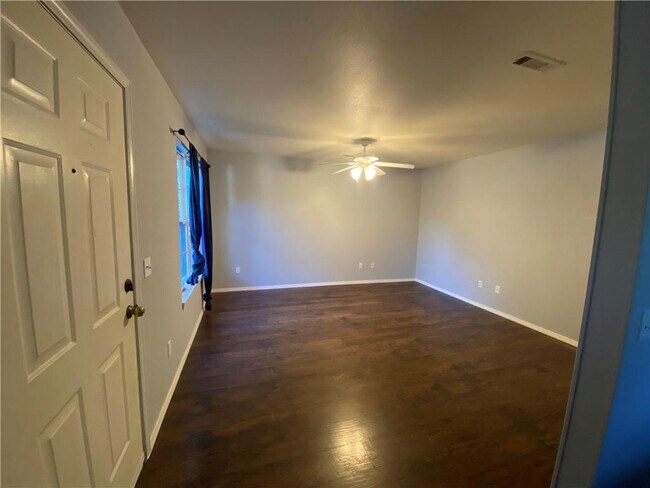 Foto del edificio - 222 E 13th St