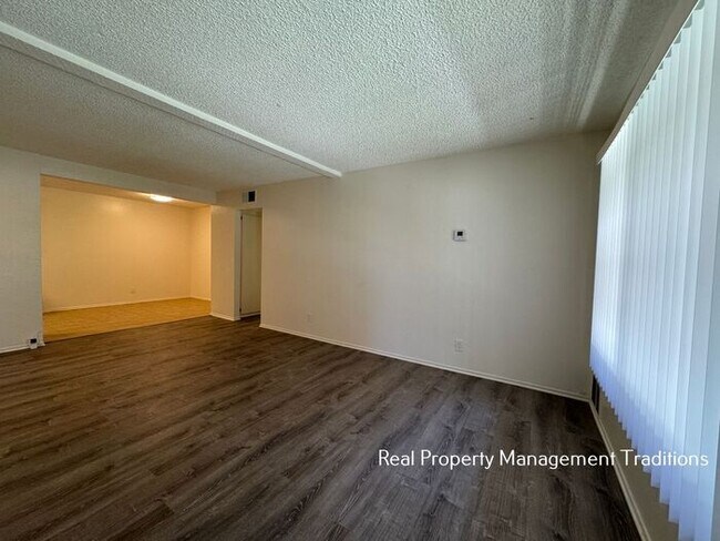 Foto del edificio - 3 + 2 Condo West Lancaster