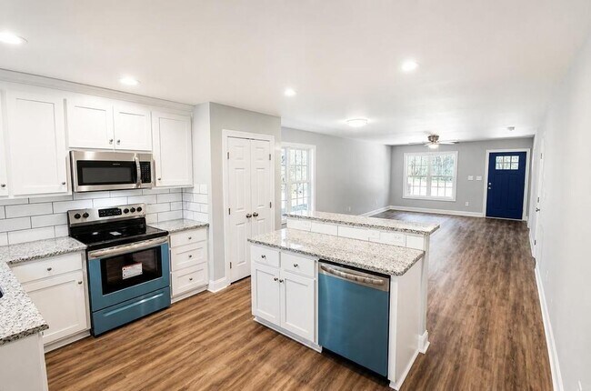 Foto del edificio - 619 Flynwood Pl SW