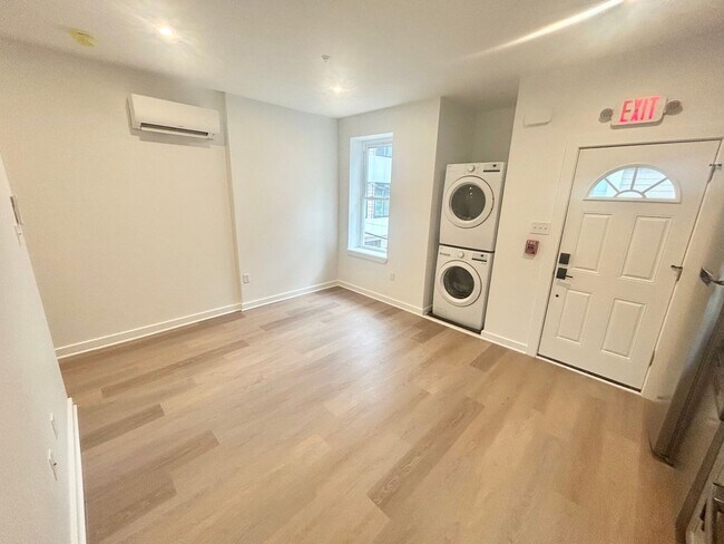 Foto del edificio - 2725 W Girard Ave