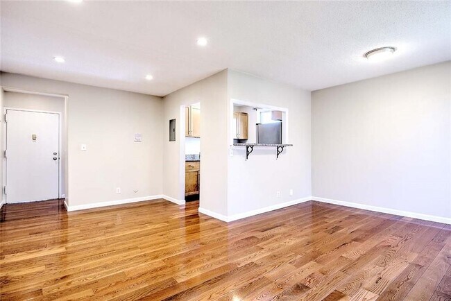 Foto del edificio - 274 S Main St