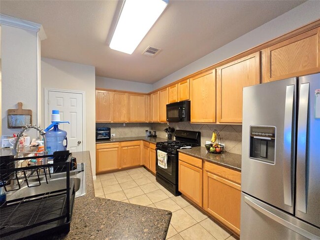 Building Photo - 204 Valona Loop