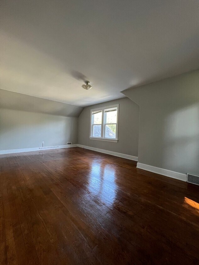 Foto principal - Remodeled 3 bedroom 1.5 bath home in a gre...