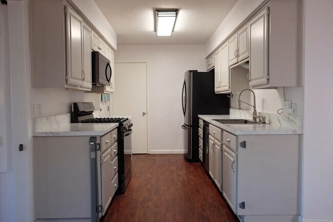 Foto del edificio - 1611 Somerset Dr