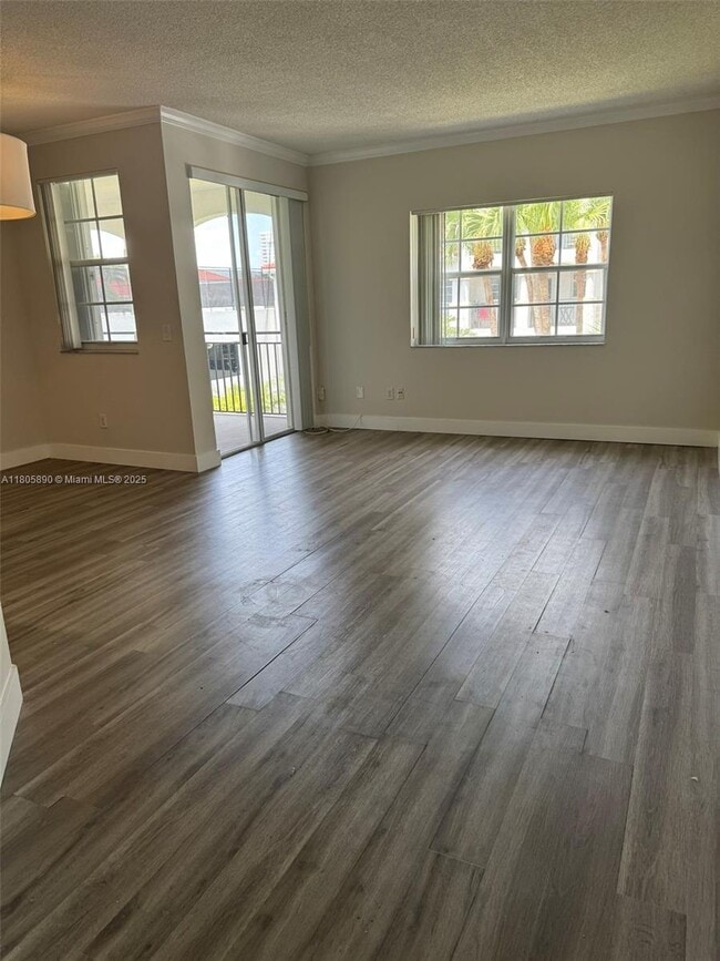 Foto del edificio - 3245 NE 184th St