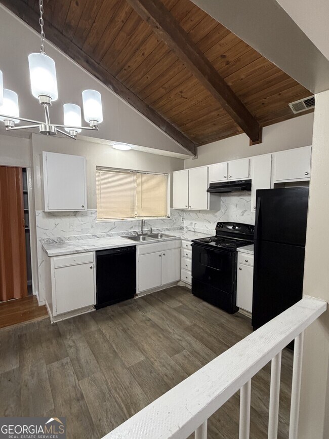 Building Photo - 3575 Oakvale Rd