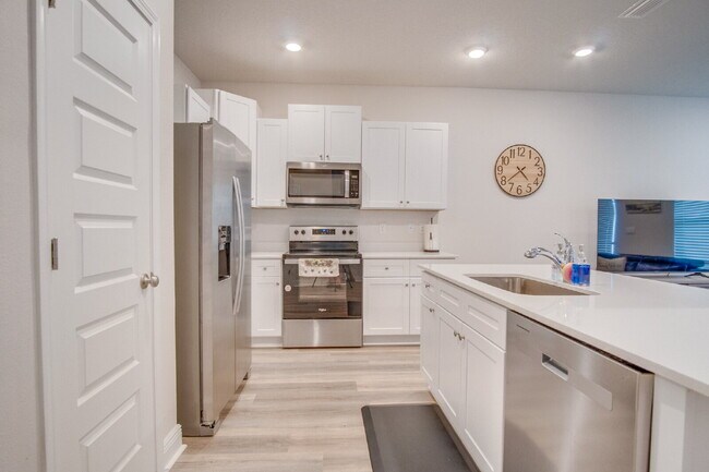 Building Photo - Convenient Gulf Breeze Location – 3BR/2.5BA Townhome