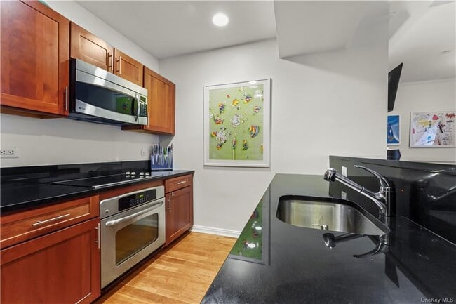 Building Photo - 225 Stanley Ave