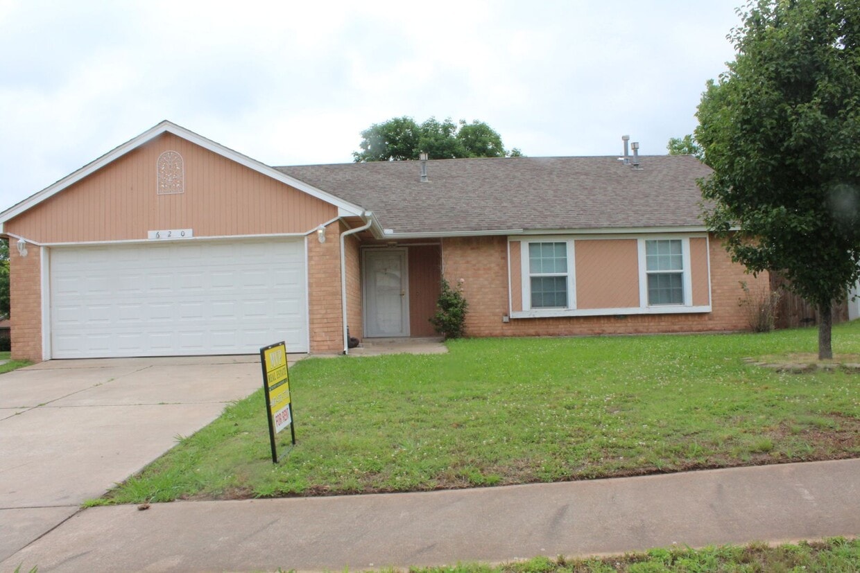 Primary Photo - 3 bed 2 bath