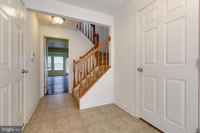 Building Photo - 7063 Holly Springs Ln