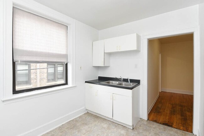 Building Photo - 2338 N Spaulding Ave