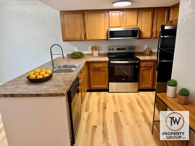 Building Photo - 204 W Wesley Dr