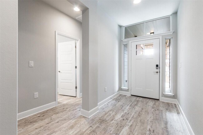 Foto del edificio - 9301 Alex Ln