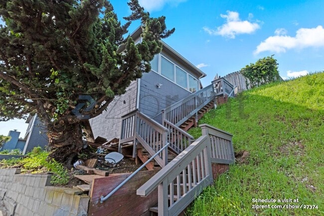Building Photo - 815 Camaritas Ave