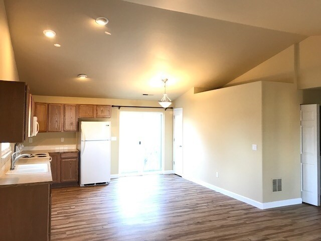 Foto del edificio - **$750 OFF 1st Month** Great Location! 3 Bedroom Home in SW Bend!