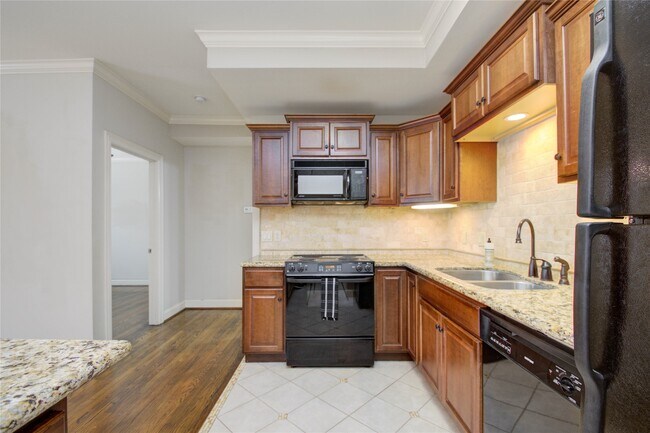 Foto del edificio - 6503 Mapleridge St