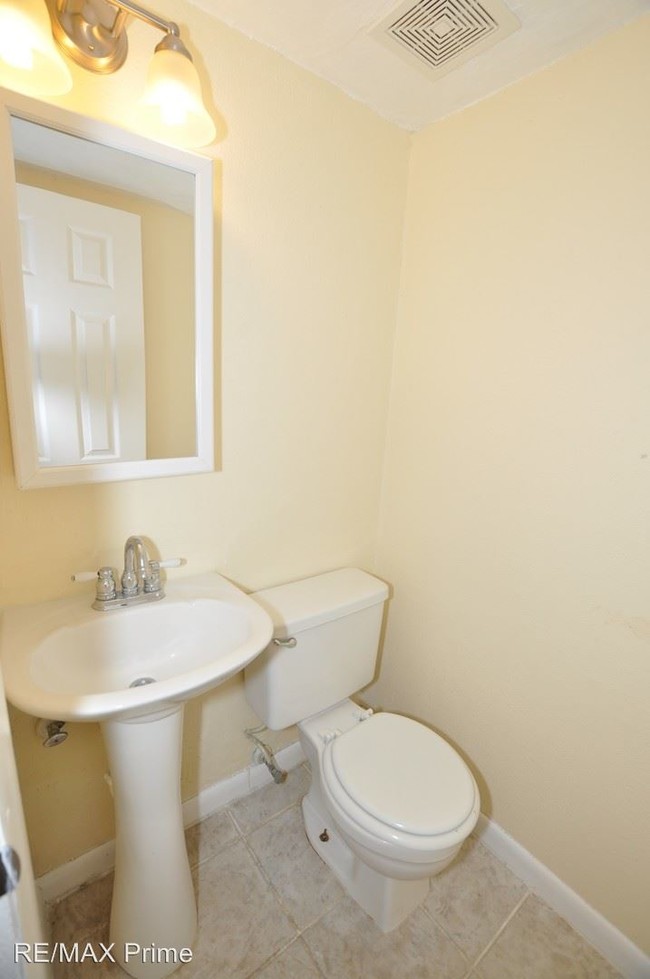 Building Photo - 3 br, 1.5 bath House - 5913 Blackpool Lane