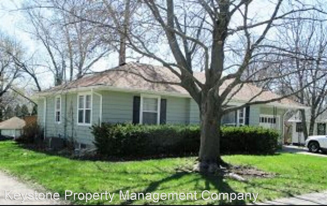 Primary Photo - 3 br, 1.5 bath House - 1923 E. Court Street