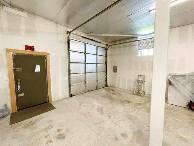 Building Photo - 4516 Katy Fwy