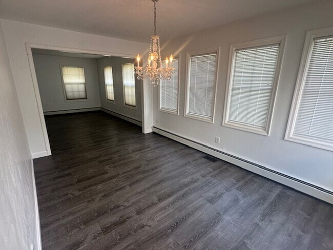 Foto del edificio - Spacious Home in Belvedere!