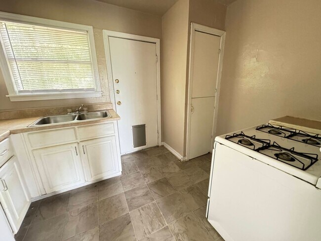 Foto del edificio - 912-912 Williamson Dr