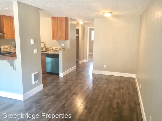Building Photo - The Highlander Apartments