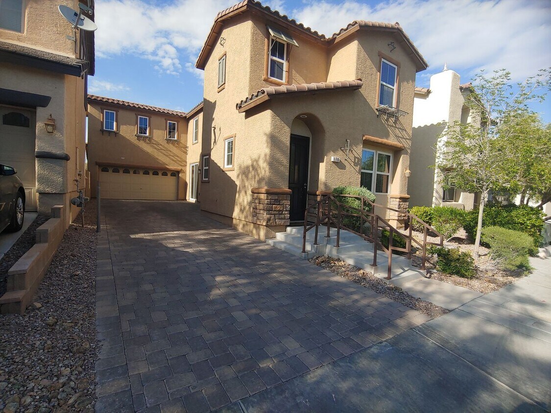 Primary Photo - COMING SOON! Charming 3 bedroom with a loft!