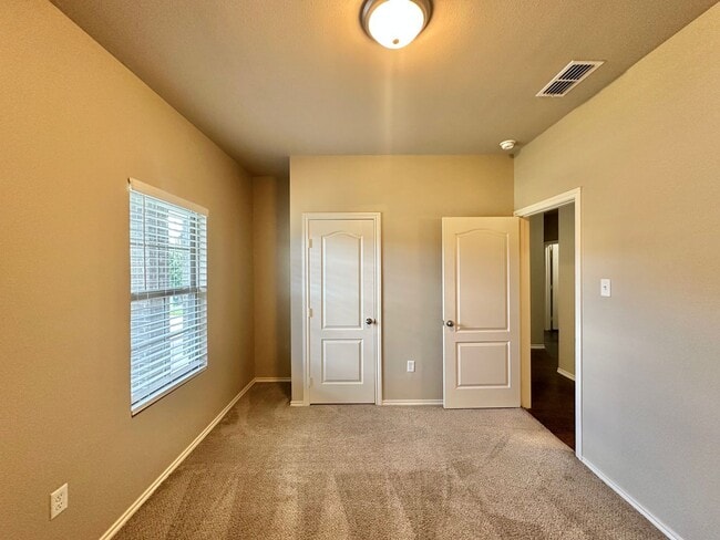 Building Photo - AVAILABLE NOW! Cozy 4 Bedroom2 Bath Home in West Tyler!