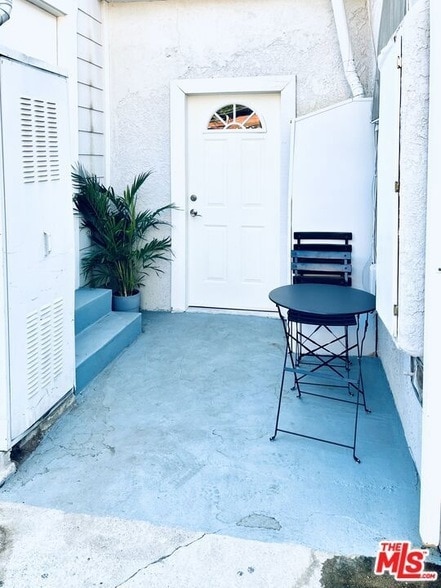 Building Photo - 14236 1/2 Tiara Street Unit