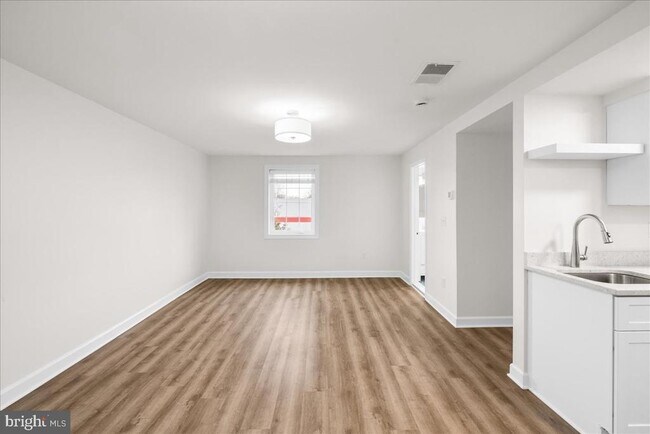 Foto del edificio - 380 Broadview Ave