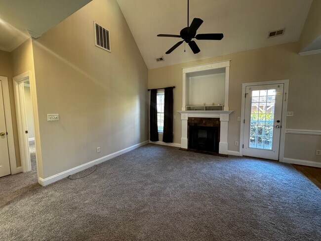 Foto del edificio - 181 New Hampshire Ct