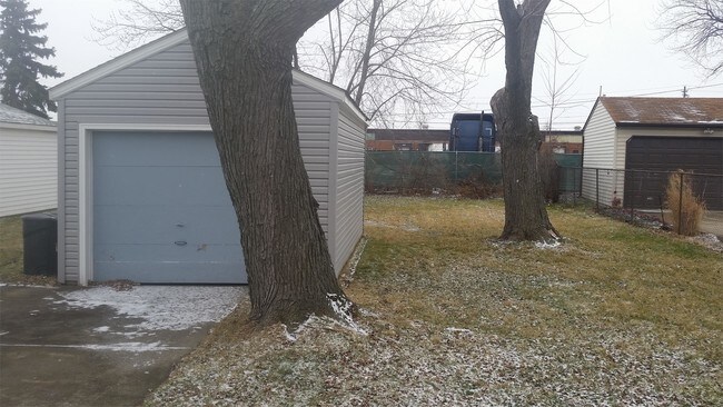 Building Photo - 13601 Sprecher Ave