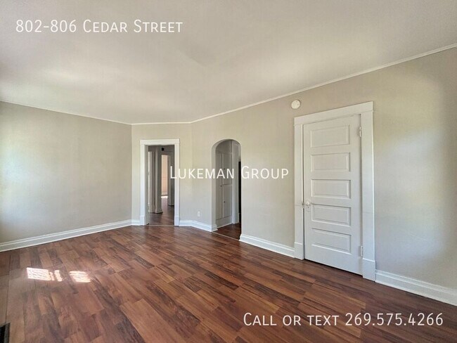Building Photo - 802-806 Cedar Street-