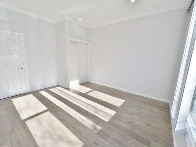 Foto del edificio - Remodeled 2-Bed, 2-Bath Apartment w/ Moder...
